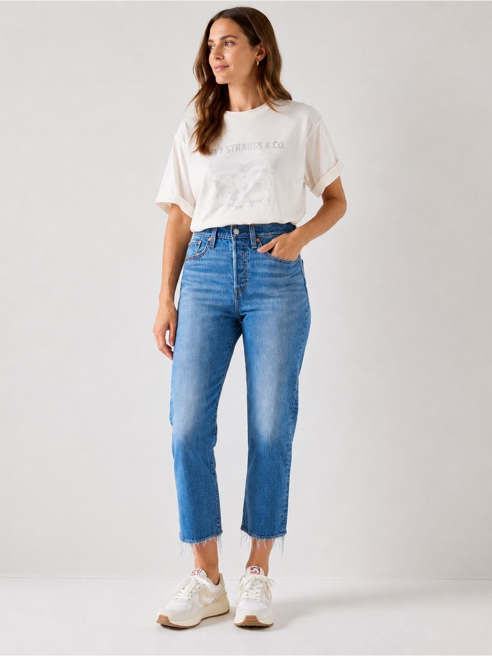 Levi’s Wedgie Straight Crop Jeans Women’s Size 32 Light Wash High Rise Raw Hem